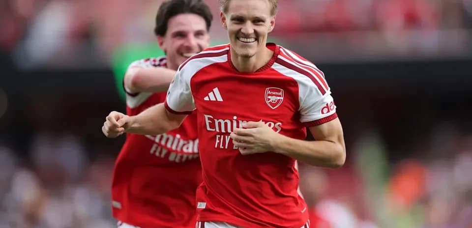 Jugador de Arsenal celebrando un gol en el partido
