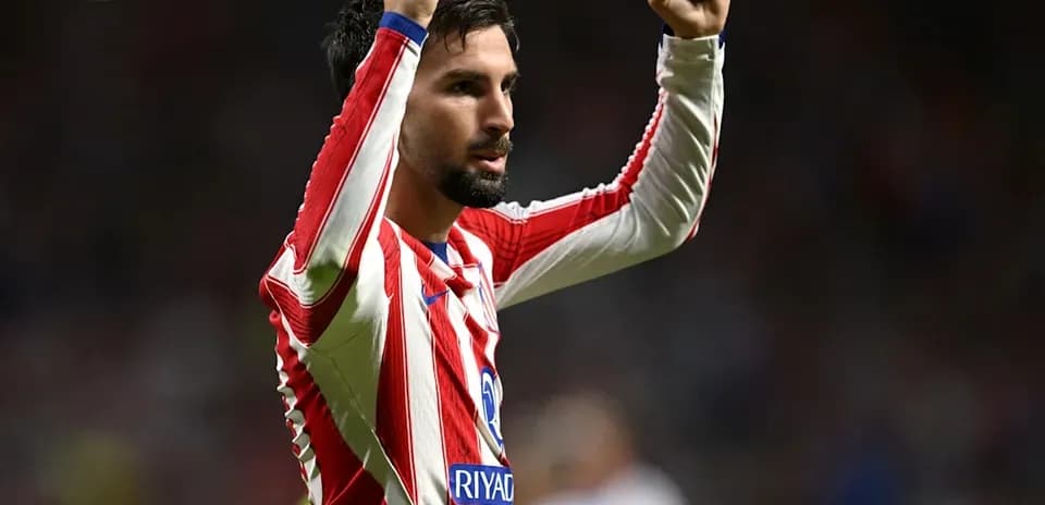 Jugador de Atlético de Madrid celebrando en el campo