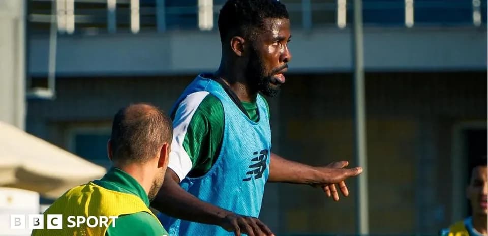 Jugador entrenando en sesión de práctica de fútbol