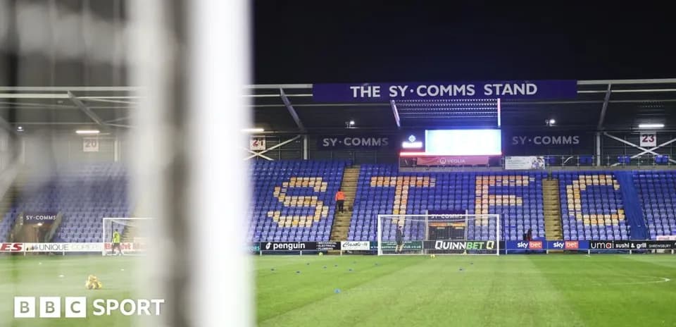 Estadio SY Comms con la palabra 'STFC' en gradas