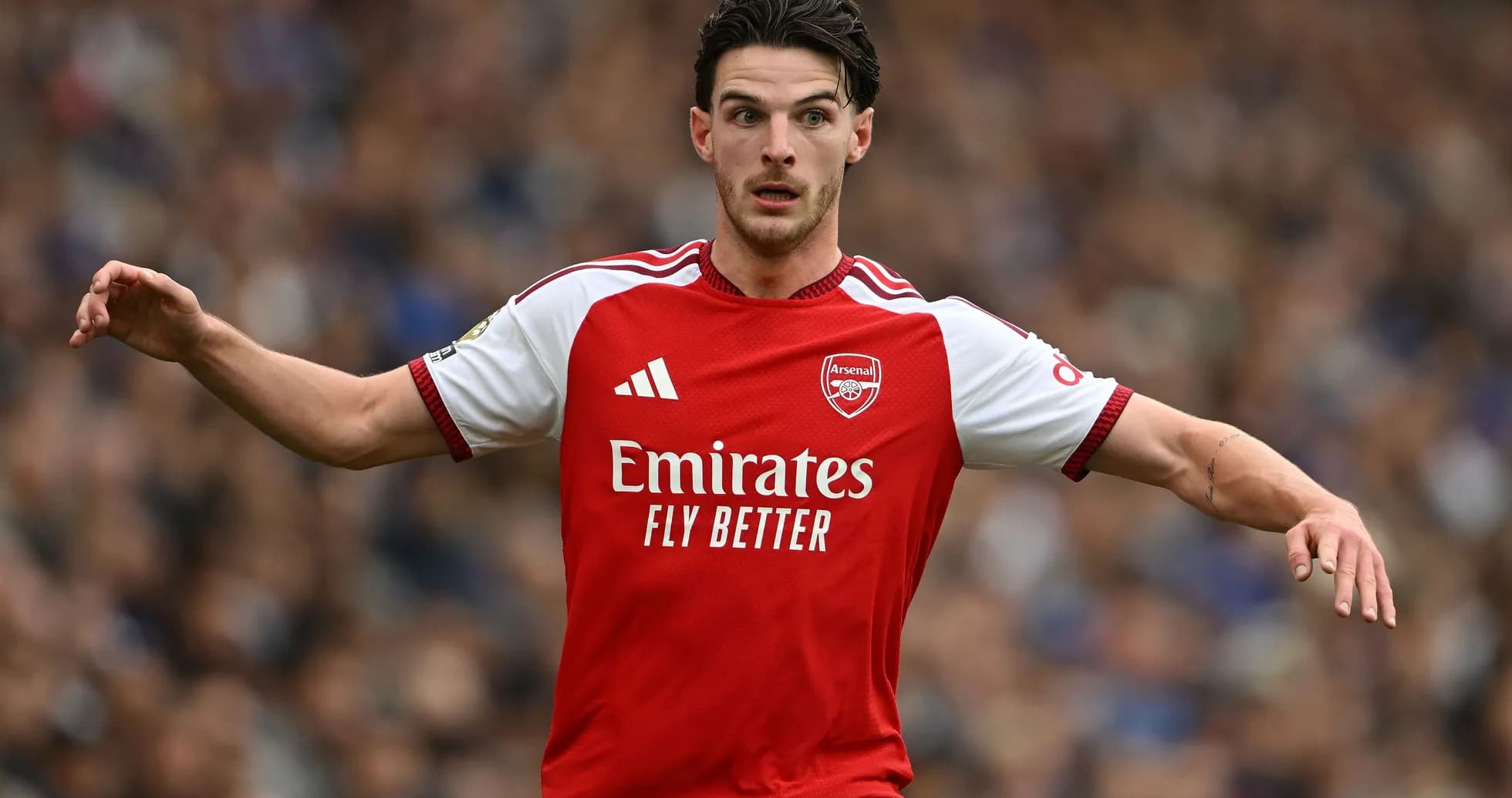 Jugador de Arsenal gesticulando durante un partido