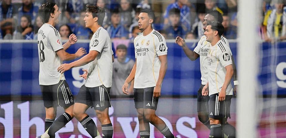 Jugadores de Real Madrid celebrando un gol
