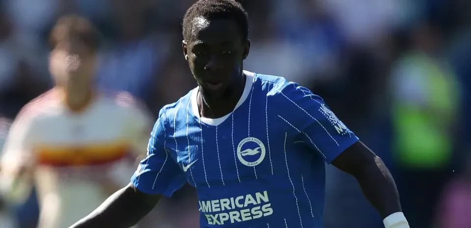Jugador de Brighton en acción durante el partido