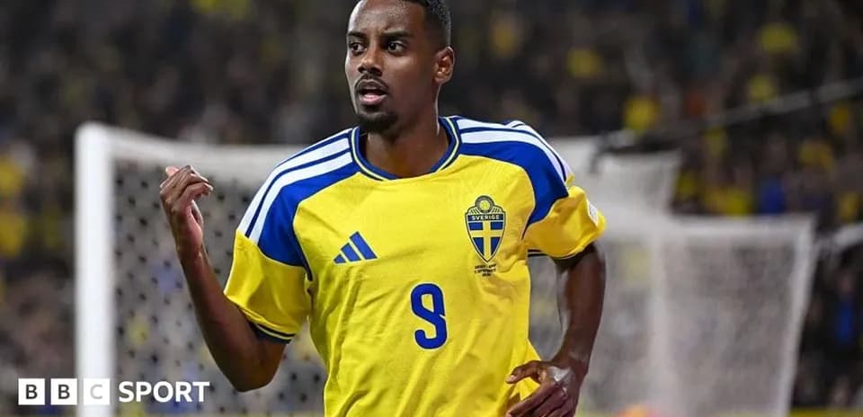 Jugador de Suecia celebrando un gol en el partido