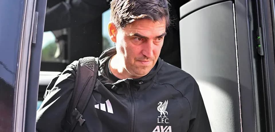 Entrenador de Liverpool saliendo del autobús