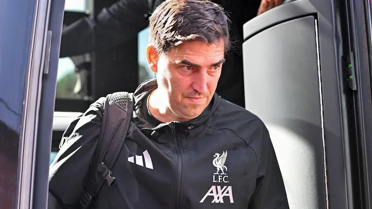Entrenador de Liverpool saliendo del autobús