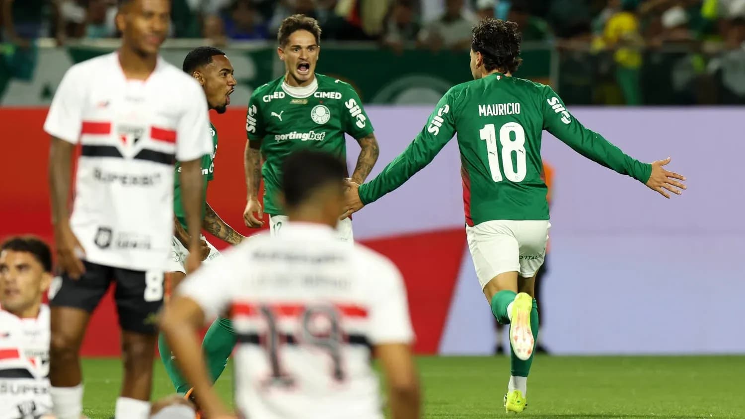 Jugadores de Palmeiras celebrando un gol