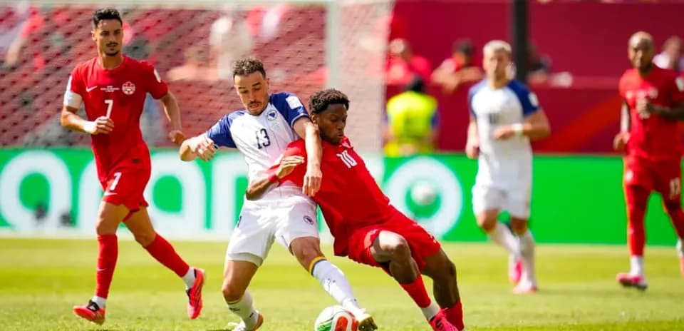Jugador de Canadá compitiendo en el partido