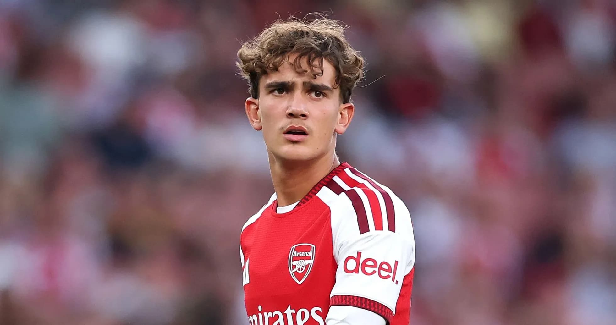 Jugador de Arsenal en acción durante el partido