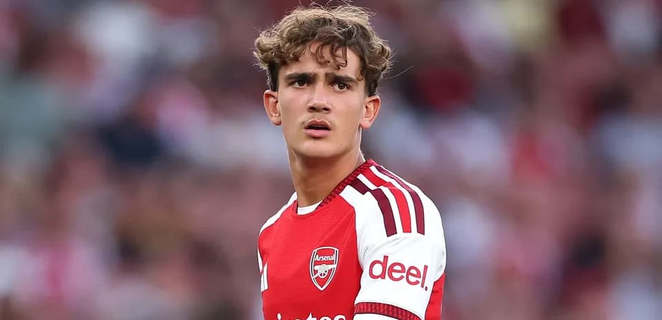 Jugador de Arsenal en acción durante el partido