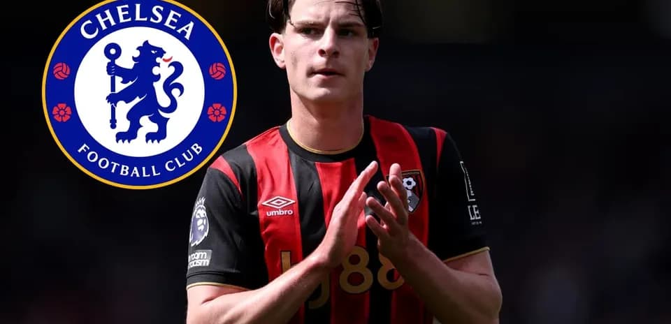 Jugador de Bournemouth aplaudiendo en el campo