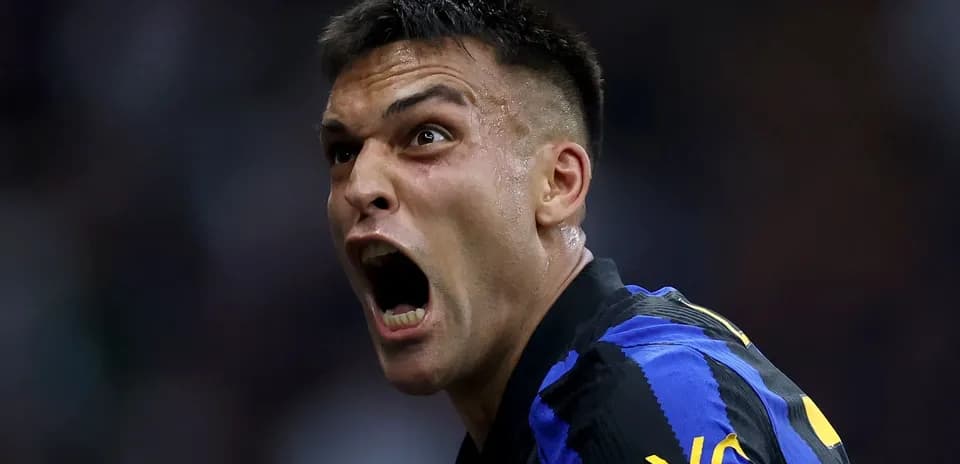 Jugador celebrando un gol en partido de fútbol