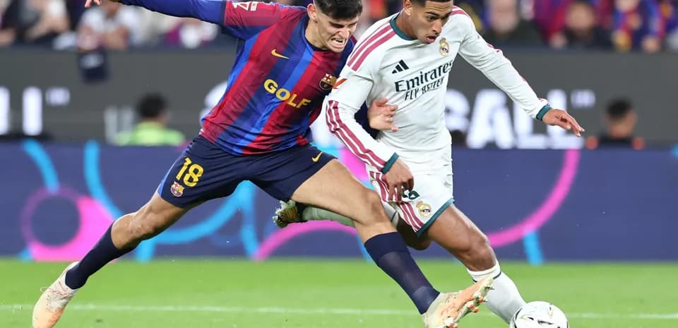 Jugador de Barcelona y Real Madrid en acción