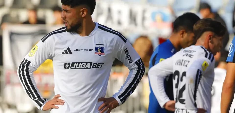 Jugadores de Colo Colo en partido contra Huachipato