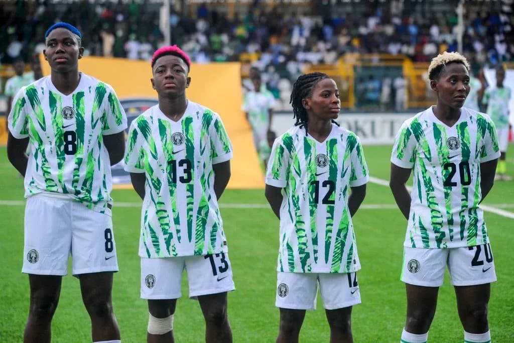 Jugadoras de Nigeria alineadas antes del partido