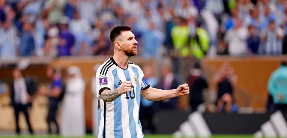 Lionel Messi celebrando frente a la multitud