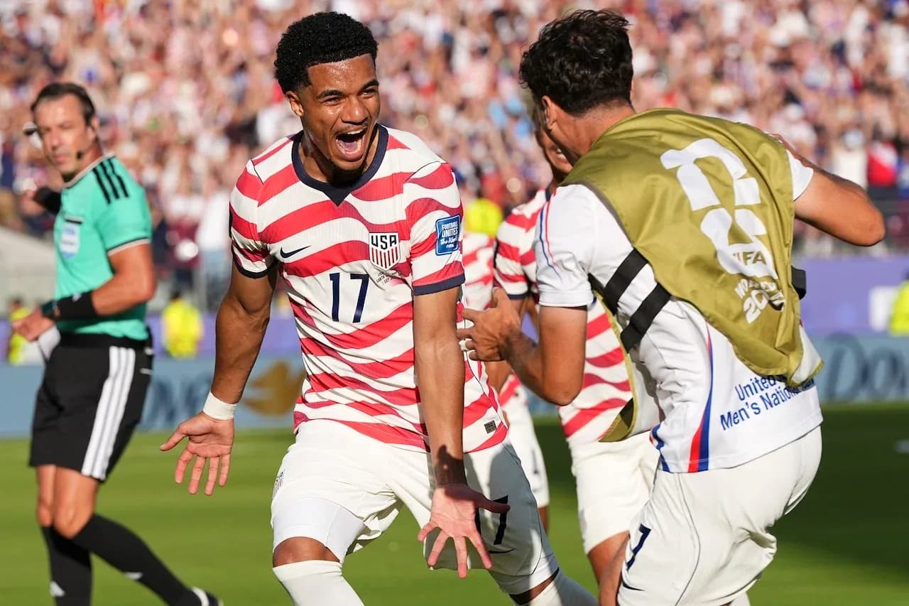 Jugadores de Estados Unidos celebrando un gol