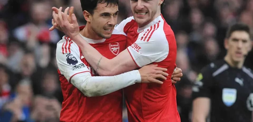 Jugadores de Arsenal celebrando un gol en el partido