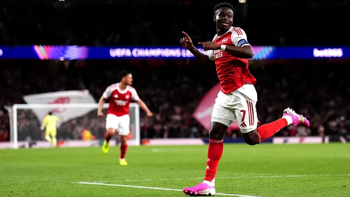 Jugador de Arsenal celebrando un gol en Champions