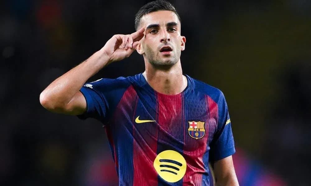 Jugador de Barcelona saludando durante el partido