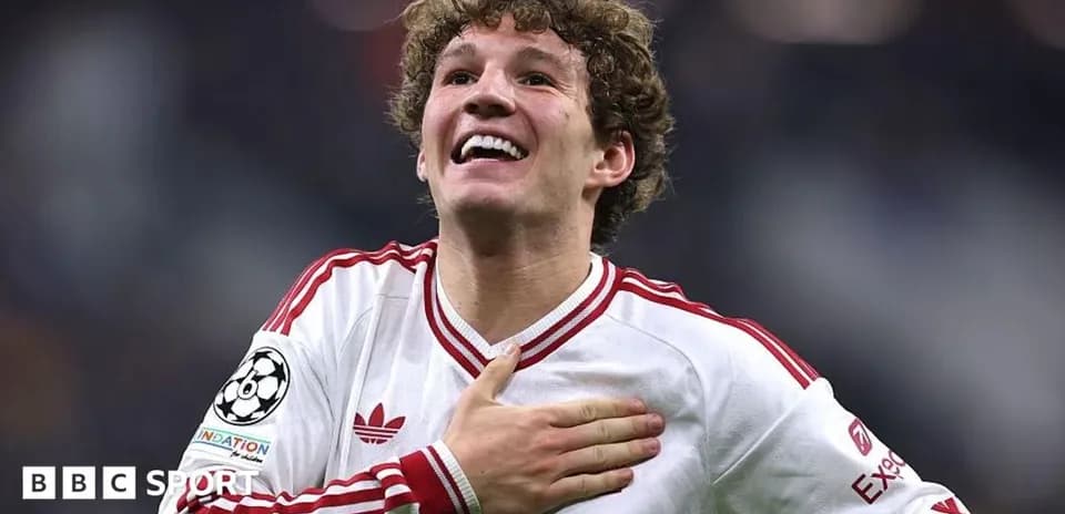 Jugador celebrando con la mano en el corazón