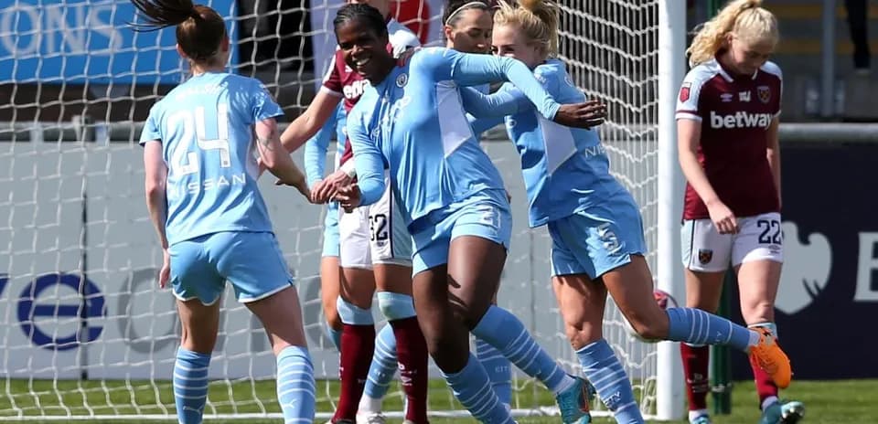 Jugadoras del Manchester City celebrando un gol