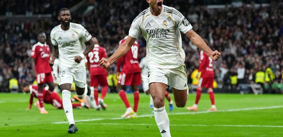 Jugador de Real Madrid celebra un gol