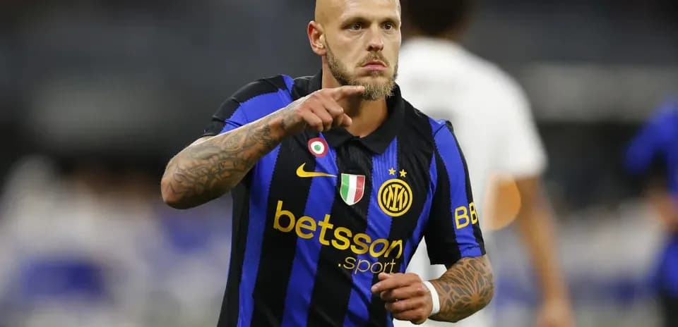 Jugador de Inter señalando durante un partido
