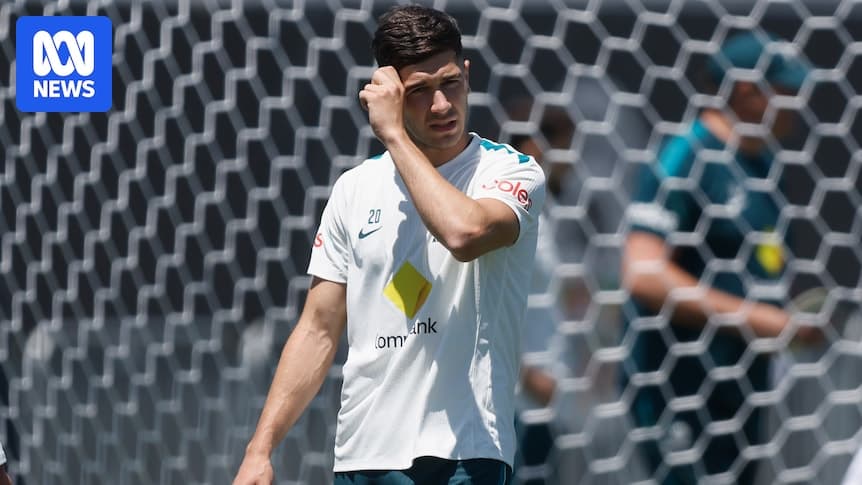 Jugador en entrenamiento con red de portería detrás