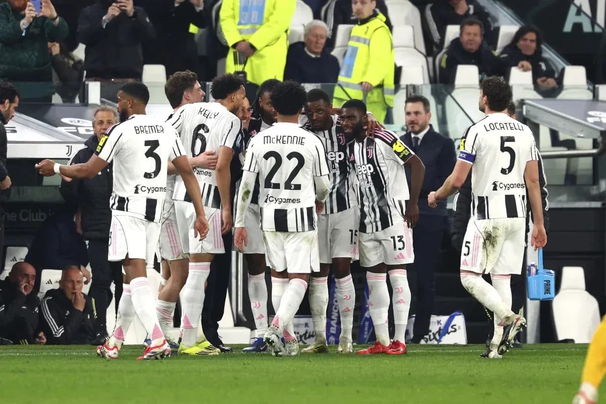 Jugadores de Juventus celebrando un gol en el campo