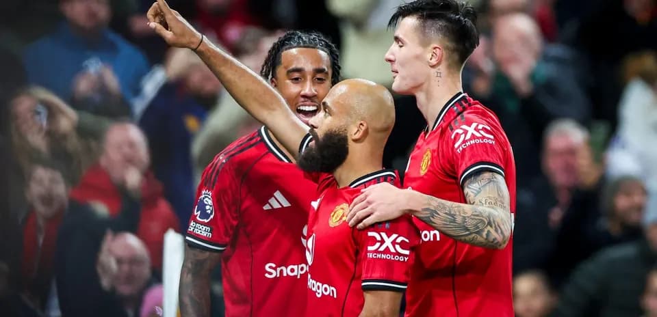 Jugadores de Manchester United celebrando un gol