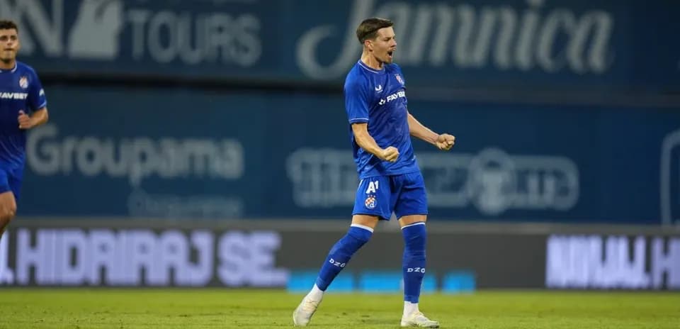 Jugador de Dinamo Zagreb celebrando un gol