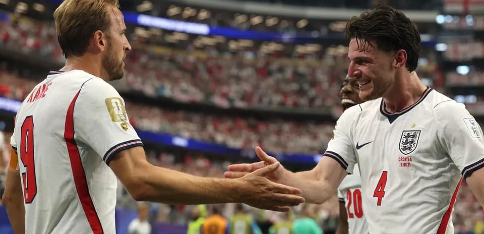 Jugadores de Inglaterra celebrando un gol en partido