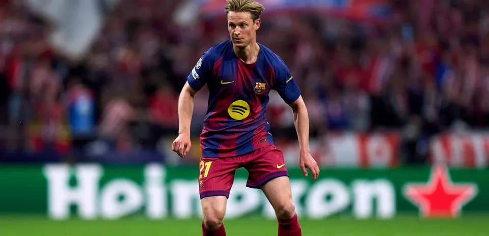 Jugador de Barcelona corriendo durante un partido