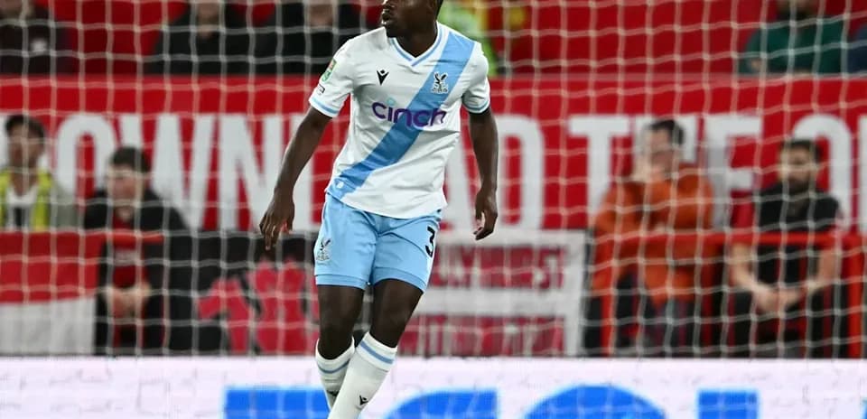 Jugador de Crystal Palace en el campo durante el partido