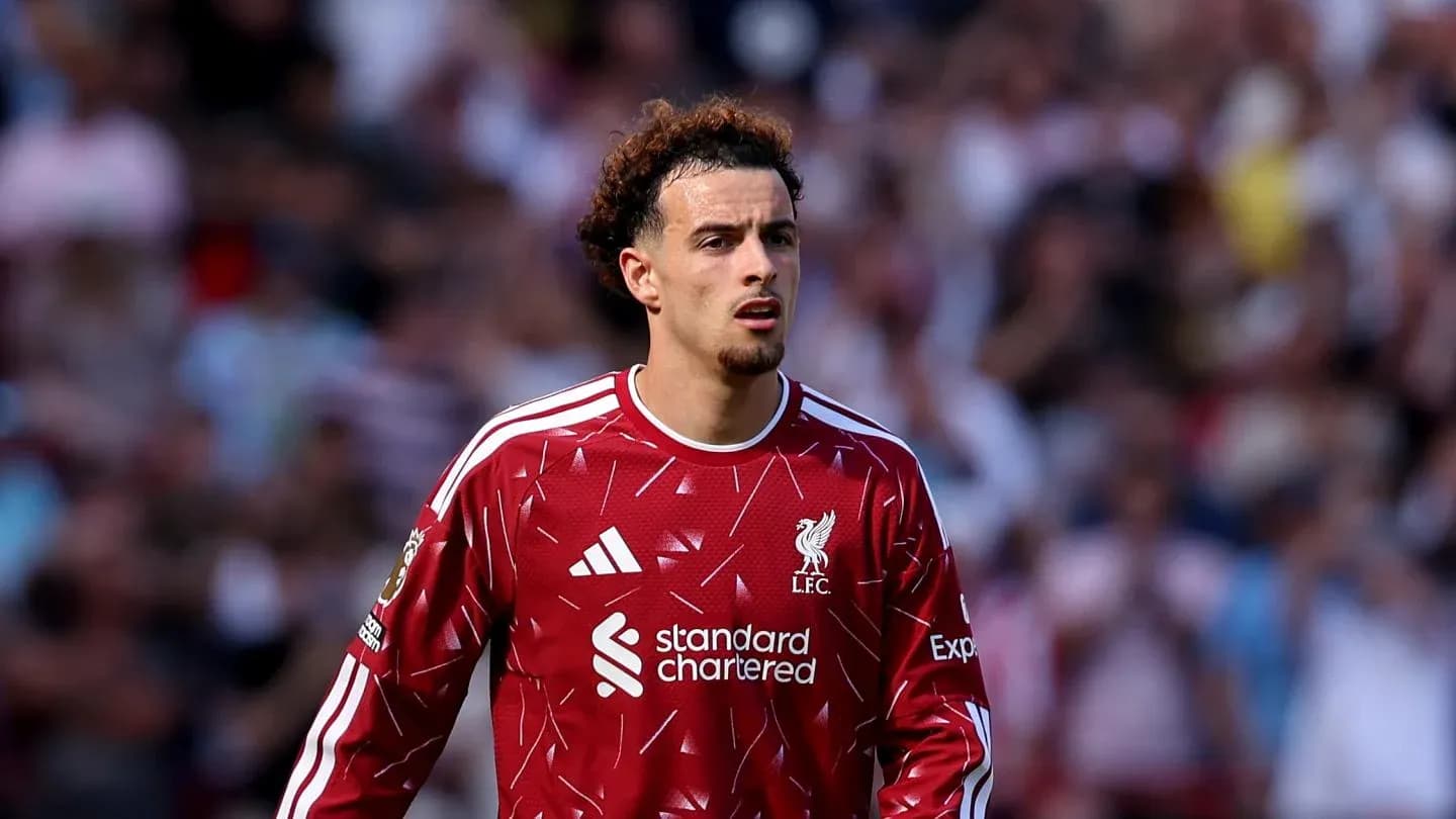 Jugador de Liverpool en acción durante el partido