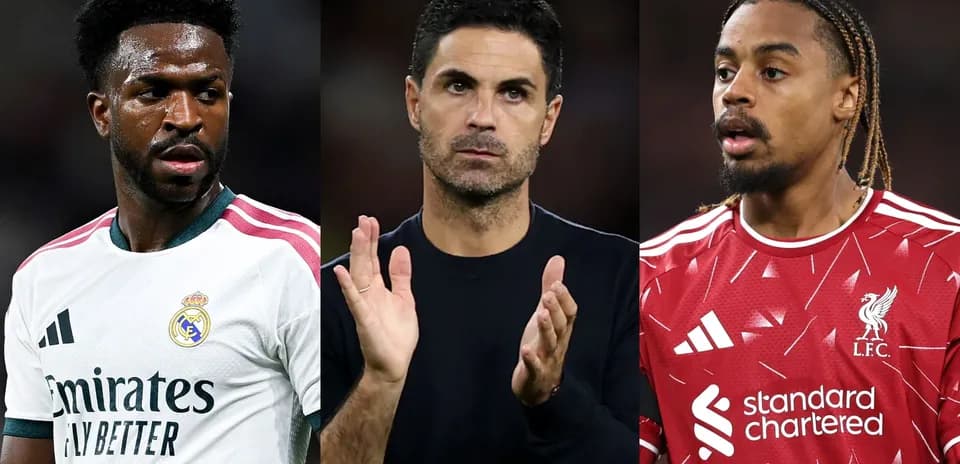 Jugadores y entrenador en evento de fútbol