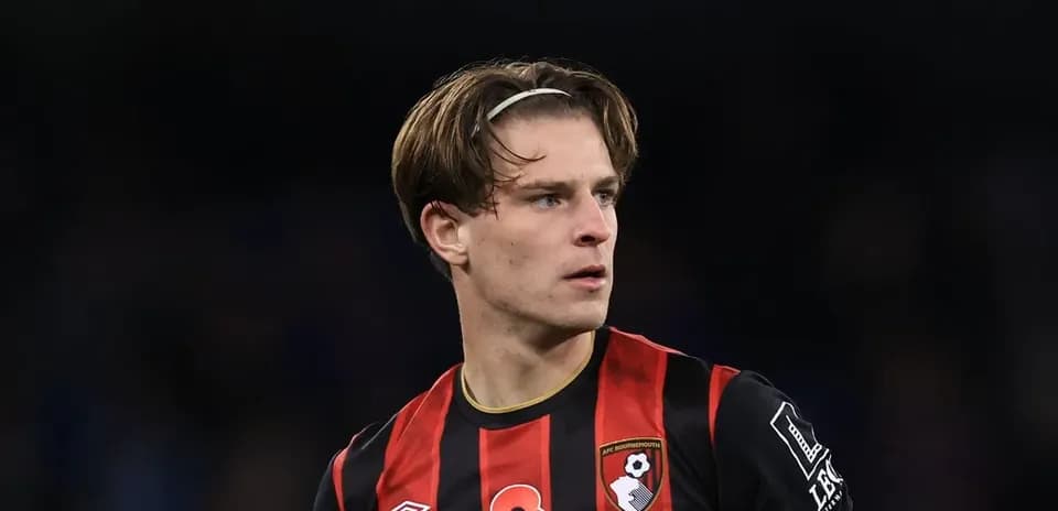 Jugador de Bournemouth en acción durante el partido