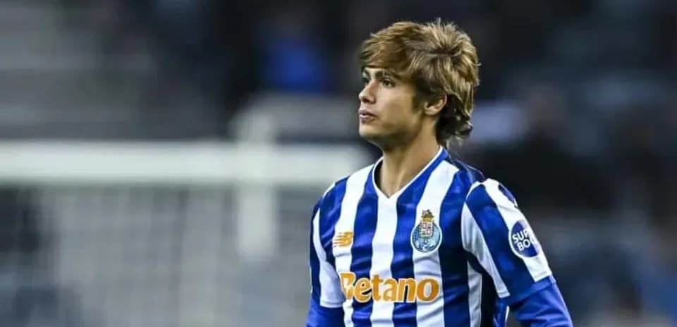 Jugador del FC Porto en el campo durante partido