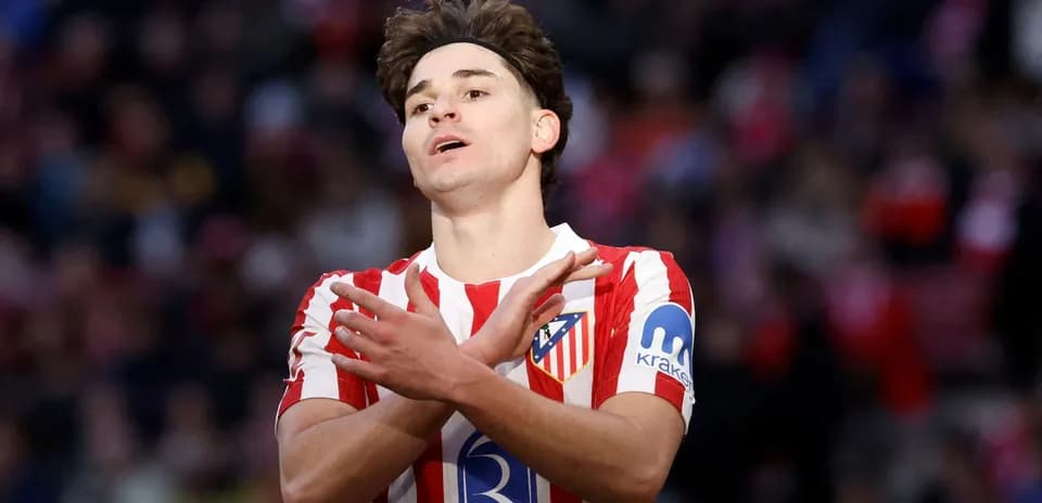 Jugador de Atlético de Madrid celebrando en el campo