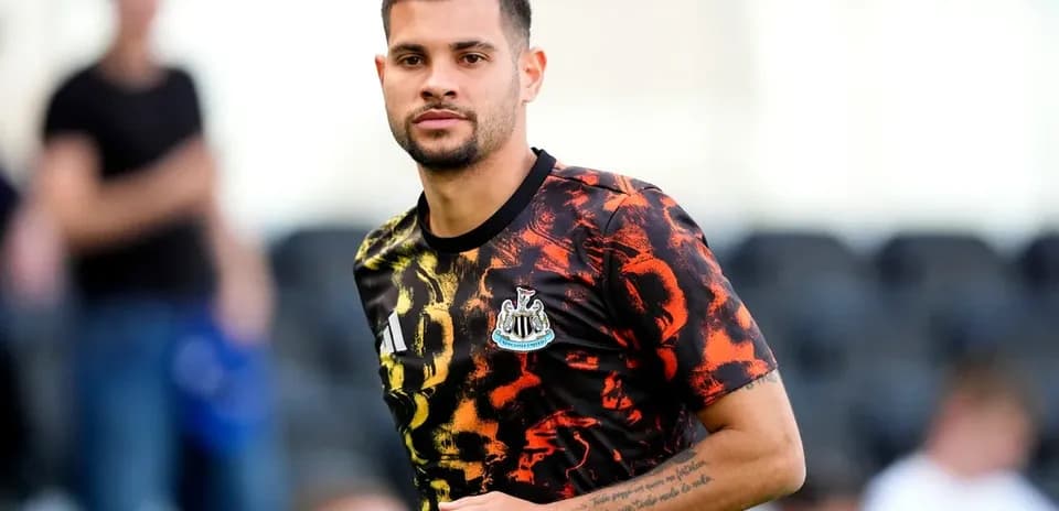 Jugador de Newcastle United en sesión de calentamiento
