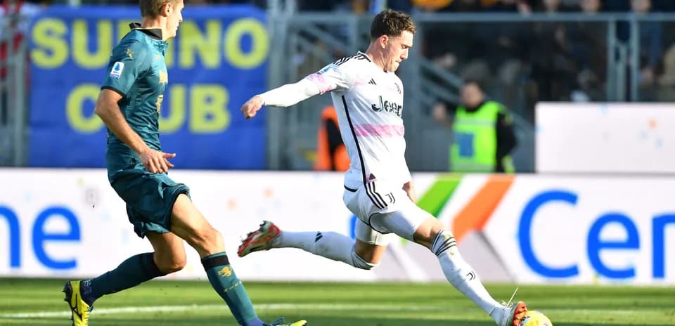 Jugador de Juventus en acción contra Frosinone