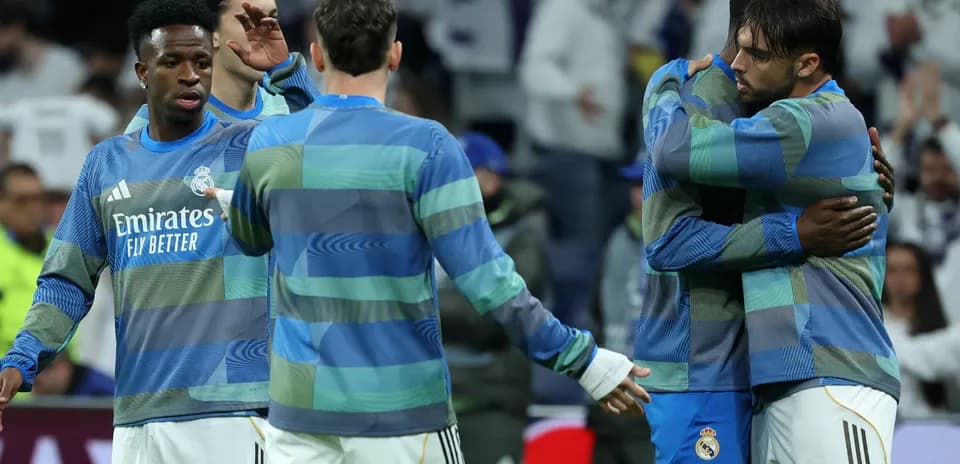 Jugadores de Real Madrid en el calentamiento antes del partido