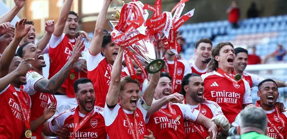 Jugadores de Arsenal celebrando el título de Premier League