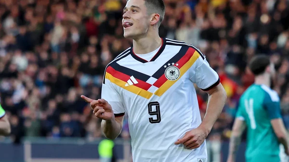 Jugador de Alemania celebra un gol en el partido