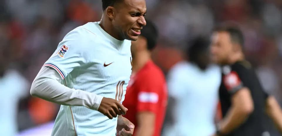 Jugador de Portugal corriendo durante un partido