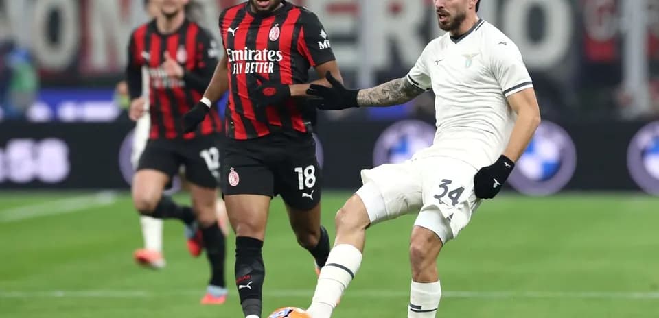 Lazio y AC Milan en partido de Serie A