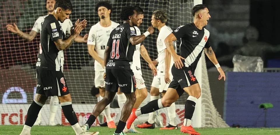 Jugadores de Vasco da Gama celebrando un gol