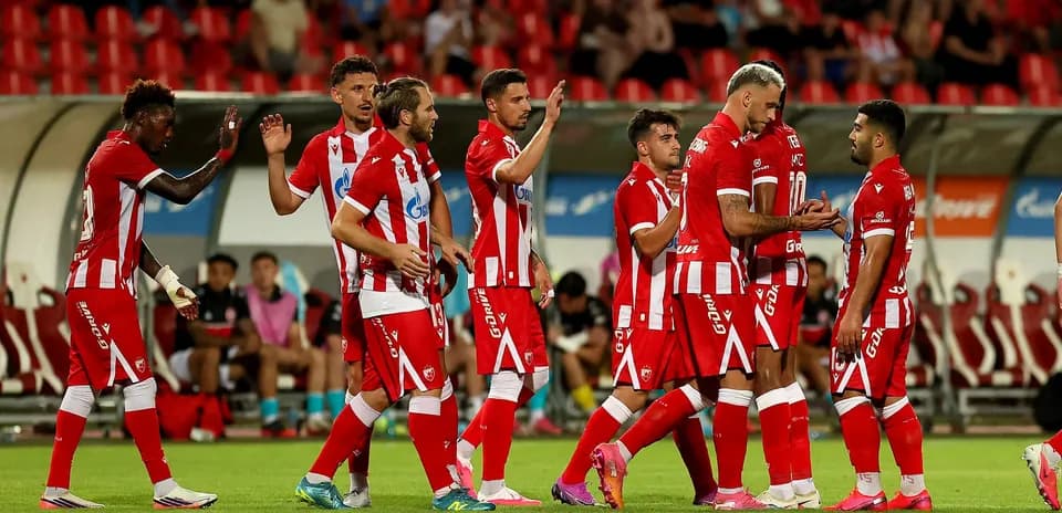 Jugadores del FK Crvena Zvezda celebrando un gol