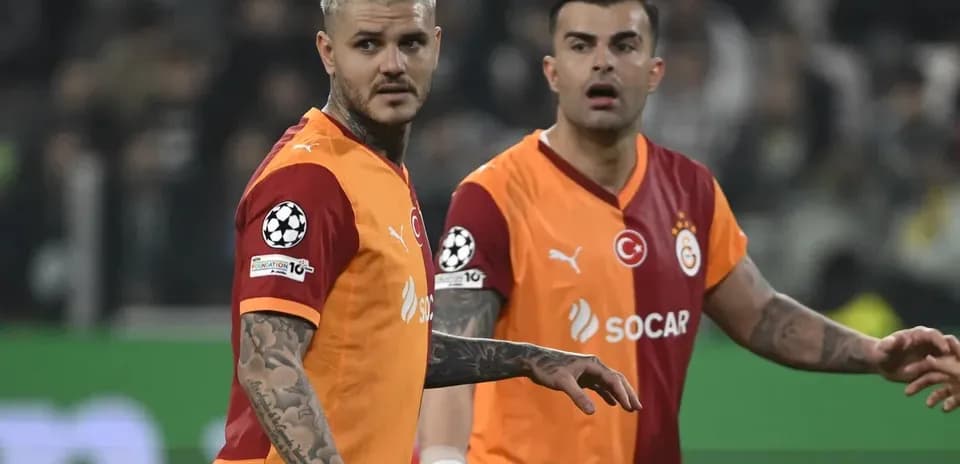 Dos jugadores de Galatasaray en el campo